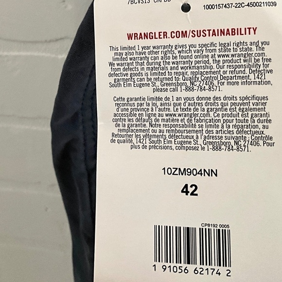 NWT Wrangler Men’s Bermuda shorts Navy Blue Utility Cargo Comfy 42 - Picture 8 of 8